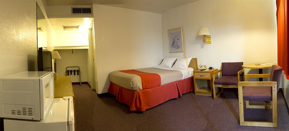 Capitol Inn & Suites Пиер Екстериор снимка